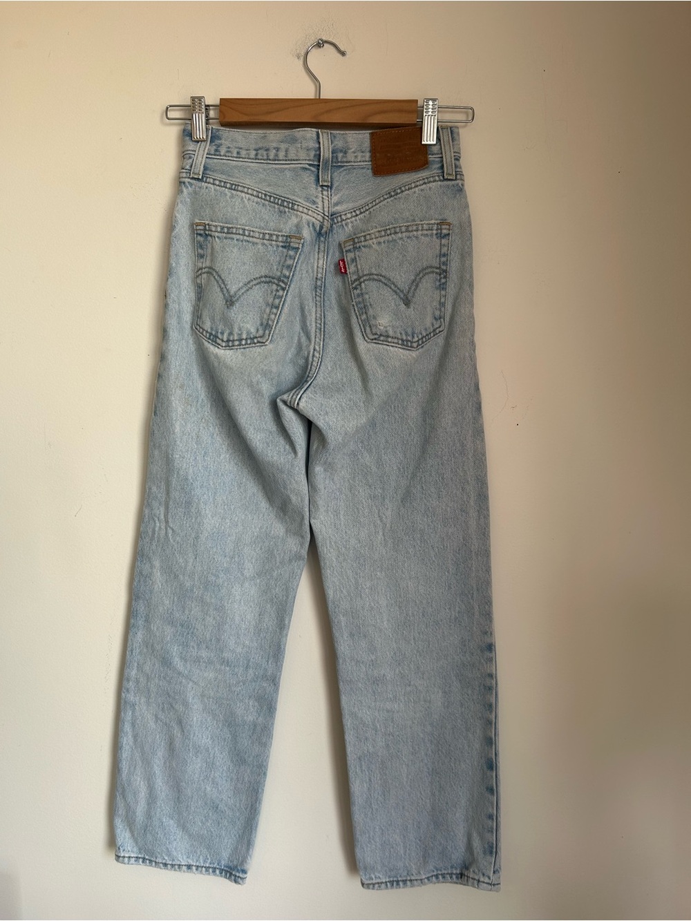 Levi's premium Light Wash Blue Jeans - Classic Straight Fit